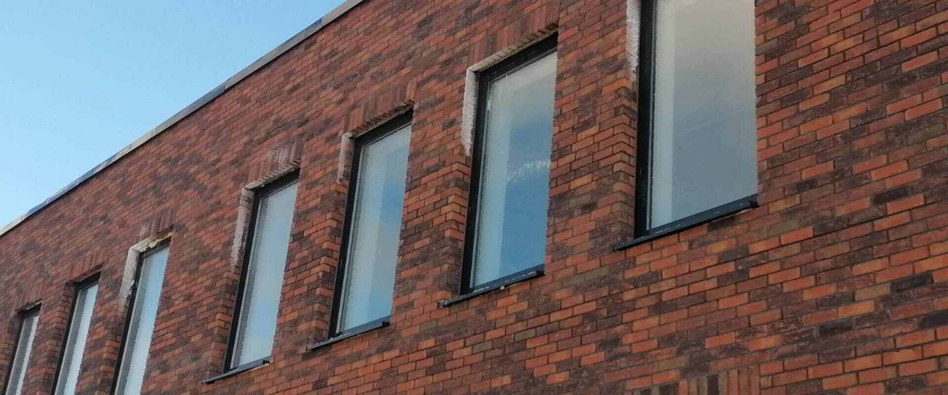 Алюминиевые окна и двери в офисе